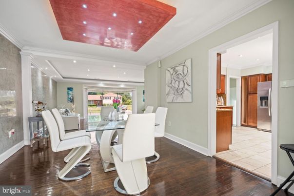 Dining room, Interior, Kitchen, Recessed Lighting, Stainless Steel Appliances, Wood Texture Flooring