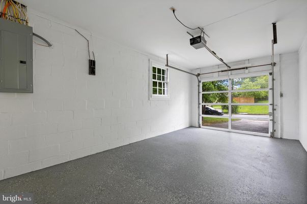 Garage, Interior