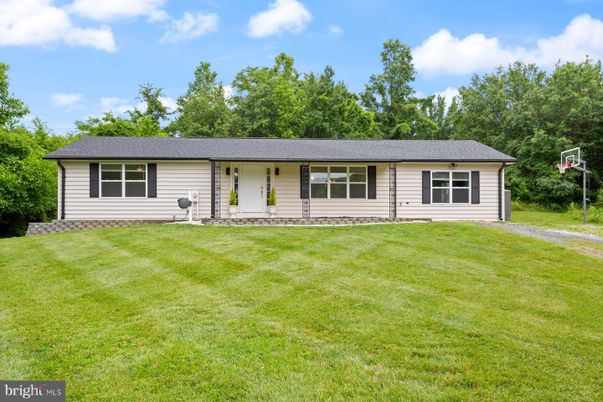 Backyard, Exterior, Facade, Ranch