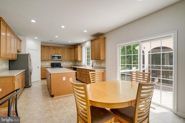 Dining room, Interior, Kitchen, Recessed Lighting, Stainless Steel Appliances