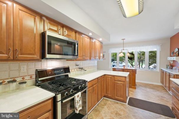 Interior, Kitchen, Pendant Lights, Stainless Steel Appliances