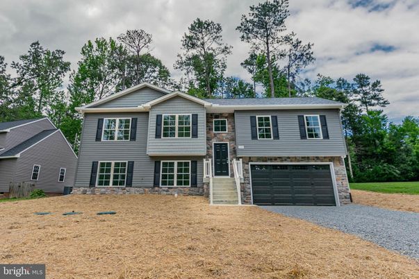 Attached, Exterior, Facade, Raised Ranch