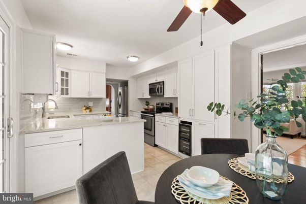 Dining room, Interior, Kitchen, Stainless Steel Appliances