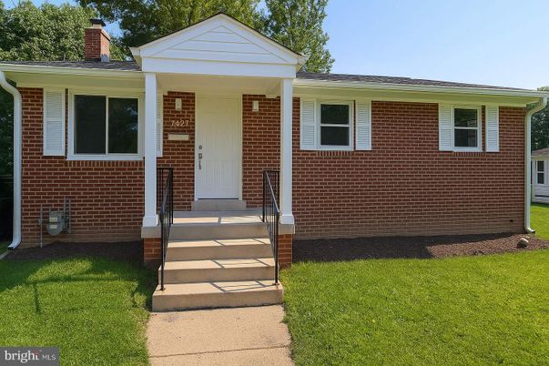 Exterior, Facade, Brick Facade, Raised Ranch