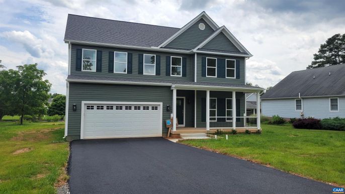 Attached, Exterior, Facade, Farmhouse