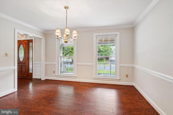 Chandelier, Empty room, Interior, Wood Texture Flooring