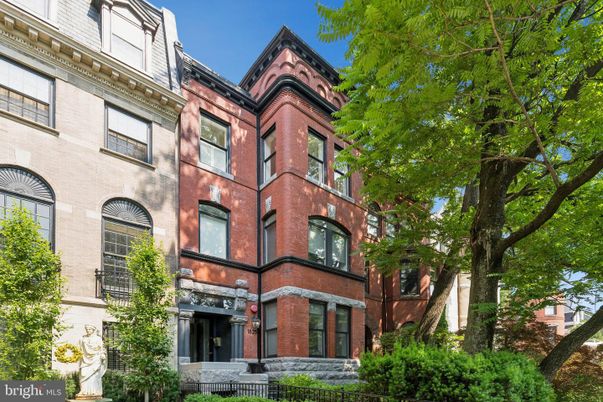 Exterior, Facade, Brick Facade, Rowhouse