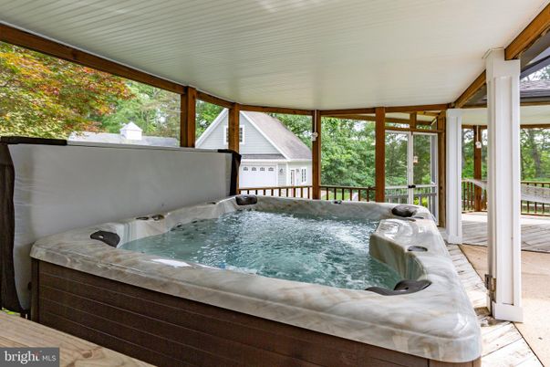 Exterior, Hot Tub