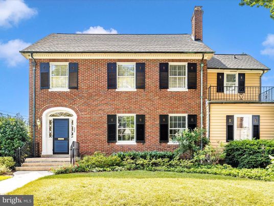 Exterior, Facade, Brick Facade, Georgian