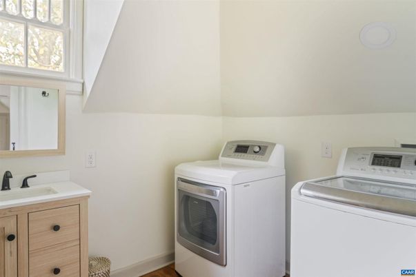 Interior, Washer, Wood Texture Flooring