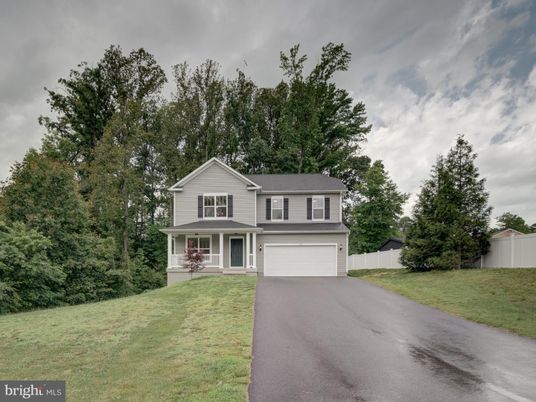 Attached, Backyard, Exterior, Facade, Split Level