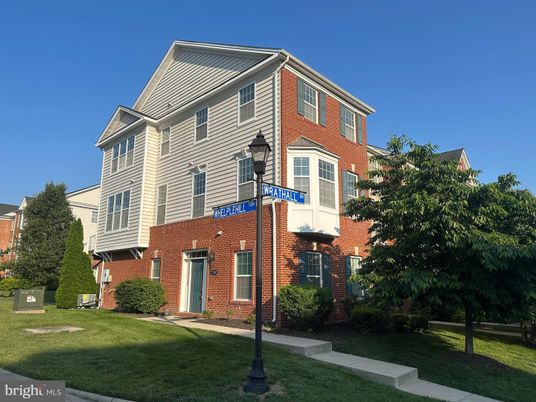 Exterior, Facade, Brick Facade, Rowhouse