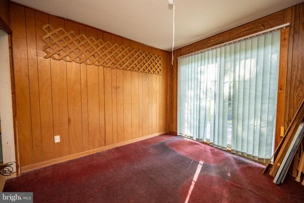 Empty room, Interior