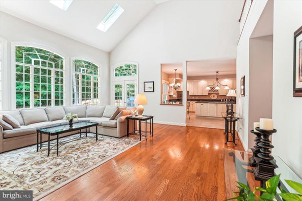 Interior, Kitchen, Living room, Pendant Lights, Wood Texture Flooring