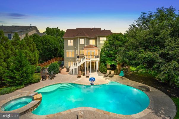 Exterior, Playground, Pool