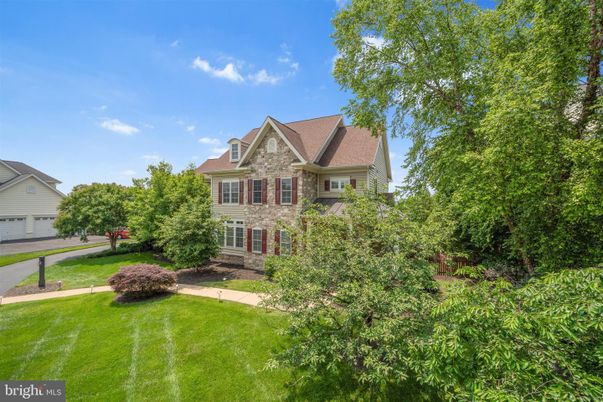 Backyard, Exterior, Facade, Queen Anne Victorian