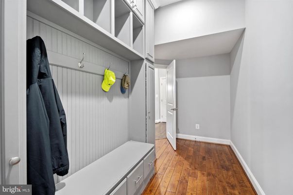 Interior, Walk-in Closets, Wood Texture Flooring