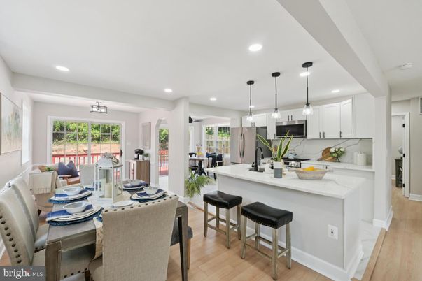 Dining room, Interior, Kitchen, Pendant Lights, Recessed Lighting, Wood Texture Flooring