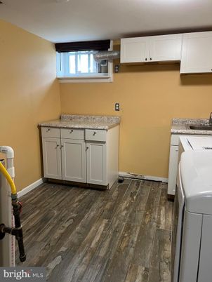Interior, Washer, Wood Texture Flooring
