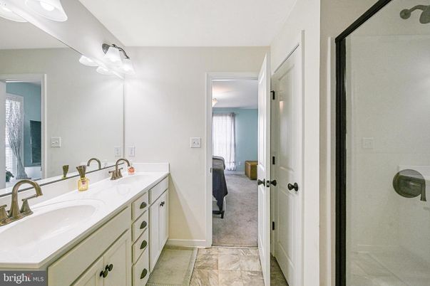 Bathroom, Dual Sink Vanities, Interior