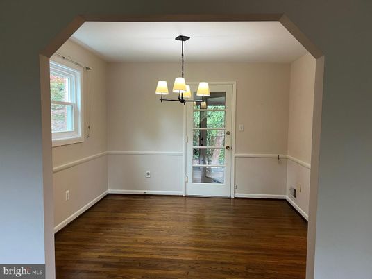 Chandelier, Empty room, Interior, Wood Texture Flooring