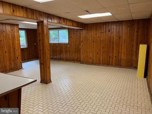 Empty room, Interior, Recessed Lighting, Wooden Walls