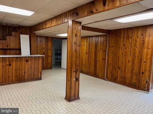 Empty room, Interior, Recessed Lighting, Wooden Walls