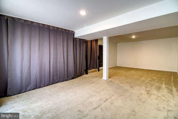 Empty room, Interior, Recessed Lighting