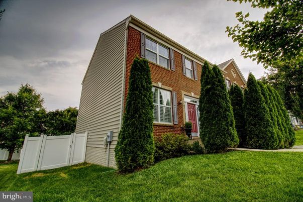 Exterior, Facade, Brick Facade, Rowhouse