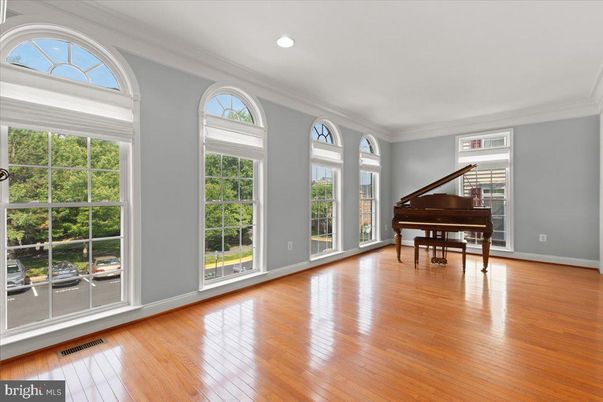 Interior, Piano, Recessed Lighting, Wood Texture Flooring