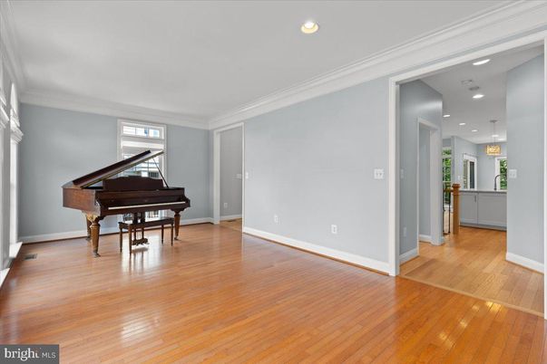 Interior, Pendant Lights, Piano, Recessed Lighting, Wood Texture Flooring