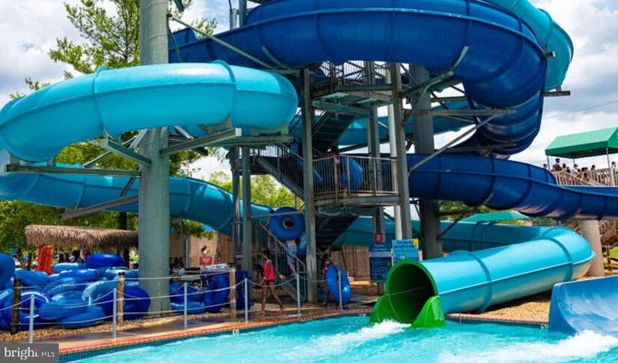 Exterior, Playground, Pool