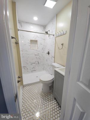 Bathroom, Interior, Marble Walls, Recessed Lighting