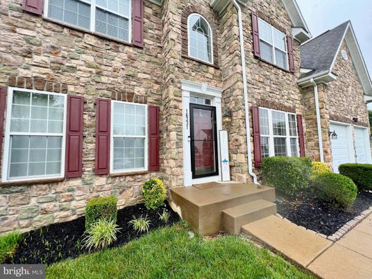 Attached, Exterior, Facade, Rowhouse