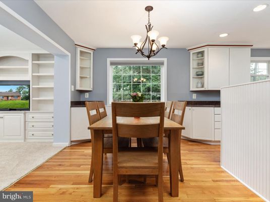 Chandelier, Dining room, Interior, Recessed Lighting, Wood Texture Flooring