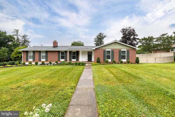 Backyard, Exterior, Facade, Brick Facade, Ranch