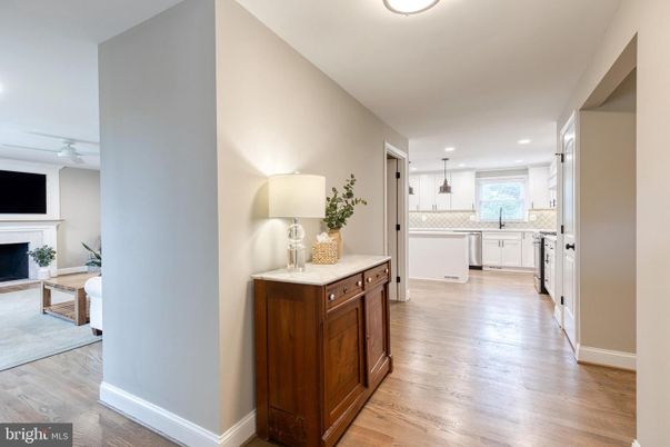 Fireplace, Interior, Kitchen, Pendant Lights, Recessed Lighting, Wood Texture Flooring