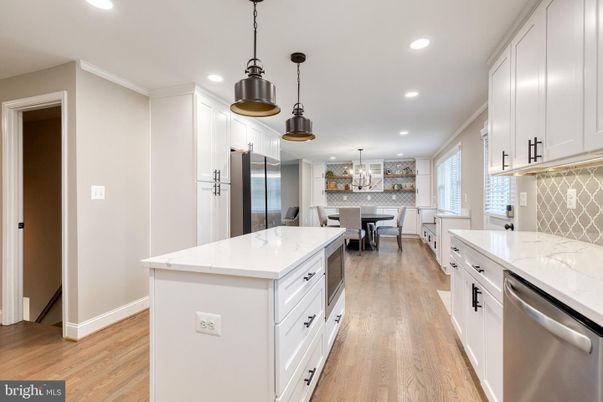 Dining room, Interior, Kitchen, Pendant Lights, Recessed Lighting, Stainless Steel Appliances, Wood Texture Flooring