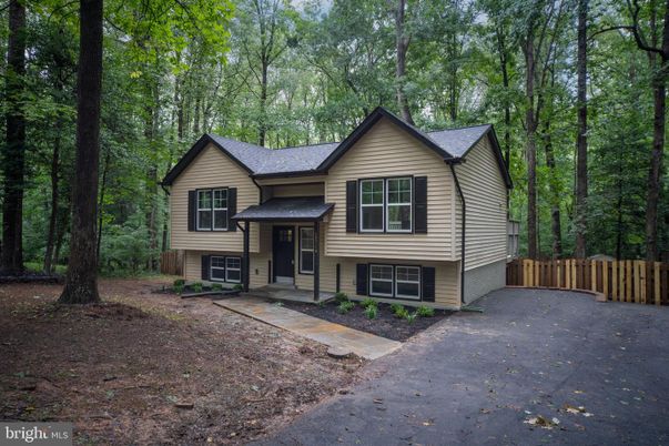 Exterior, Facade, Raised Ranch