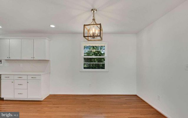 Empty room, Interior, Pendant Lights, Recessed Lighting, Wood Texture Flooring