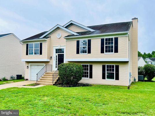 Attached, Exterior, Facade, Raised Ranch