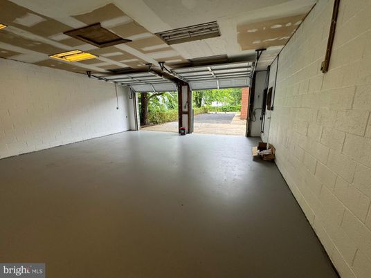 Garage, Interior, Stone Walls