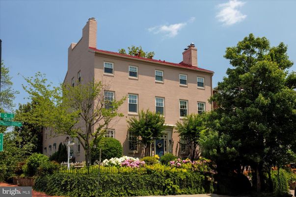 Exterior, Facade, Georgian
