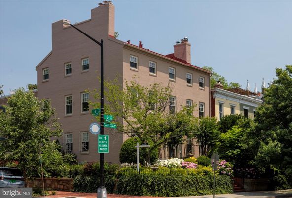 Exterior, Facade, Condo Building