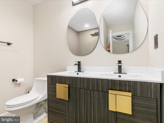 Bathroom, Dual Sink Vanities, Interior, Recessed Lighting