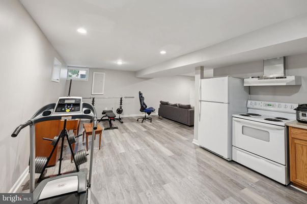 Fitness Equipment, Interior, Kitchen, Recessed Lighting, Wood Texture Flooring