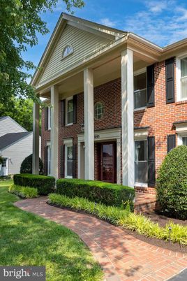 Exterior, Facade, Brick Facade, Queen Anne Victorian
