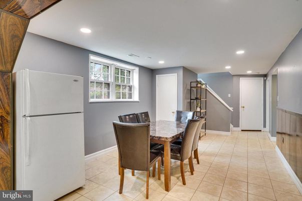 Dining room, Interior, Recessed Lighting