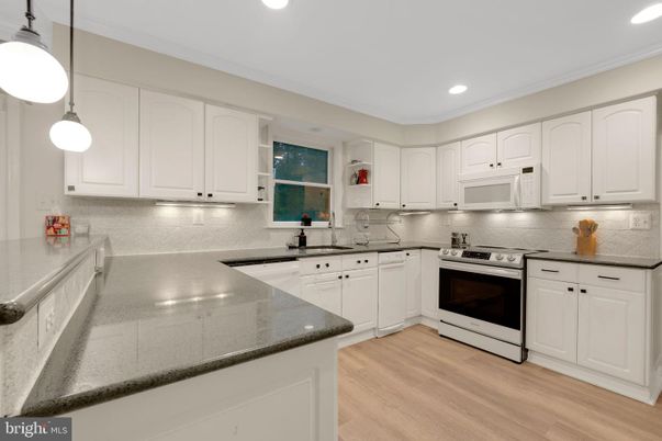 Interior, Kitchen, Pendant Lights, Recessed Lighting, Wood Texture Flooring