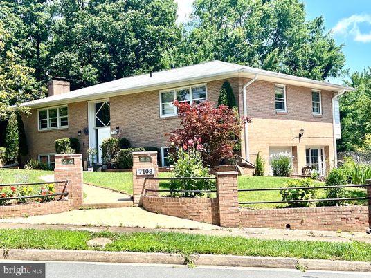 Exterior, Facade, Brick Facade, Raised Ranch